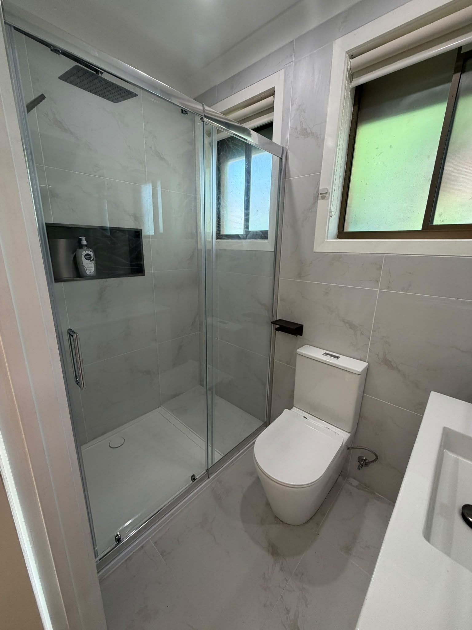 Built In project - Frameless shower with marble-look tile