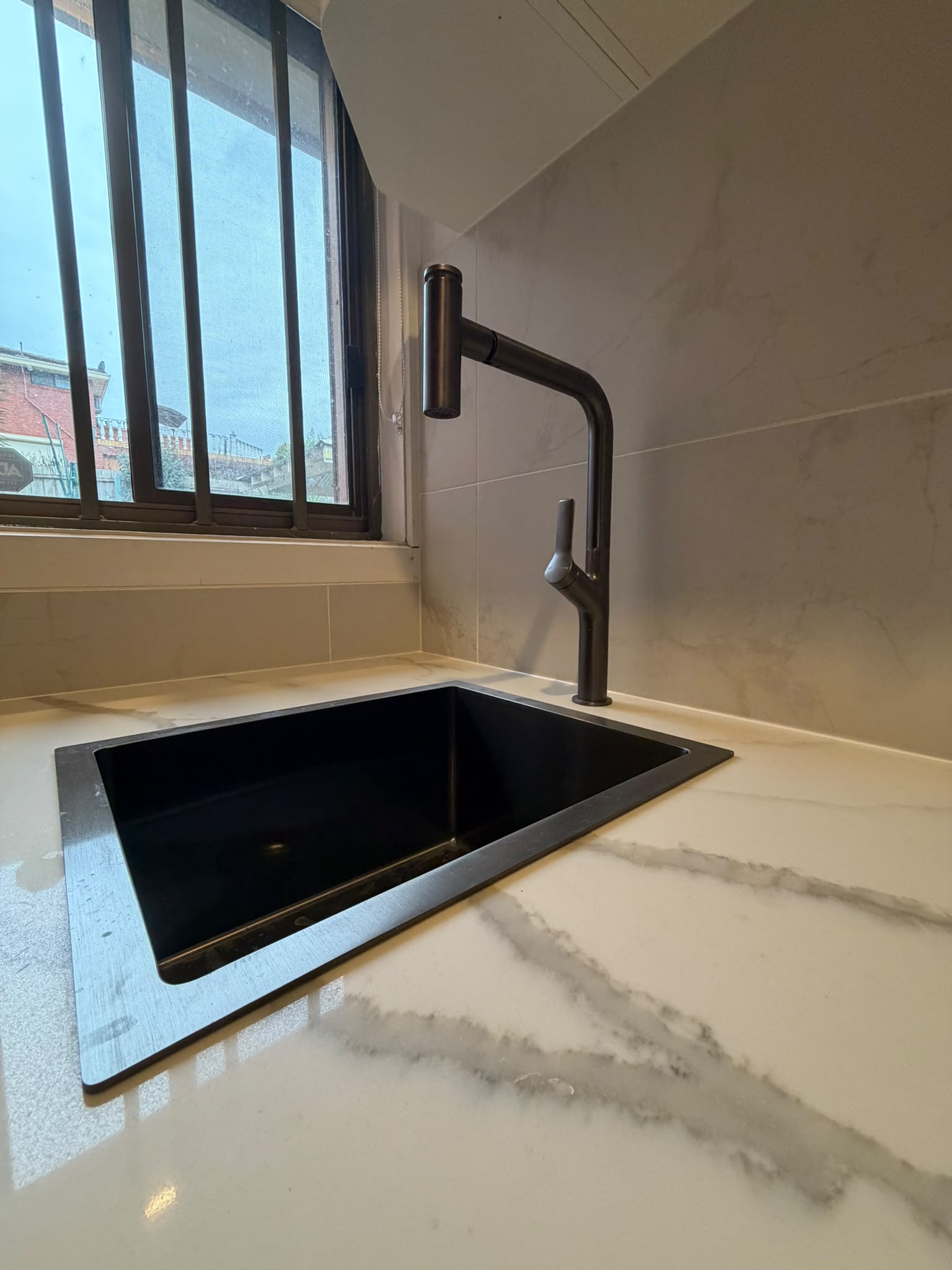 Calacatta benchtop with black sink and gunmetal mixer